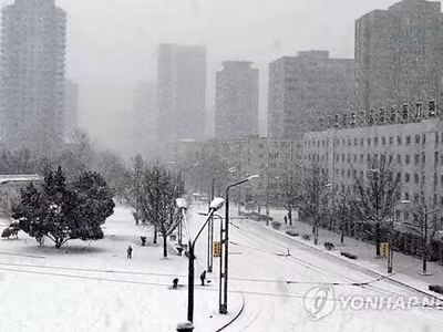 Một góc thủ đô Bình Nhưỡng dưới trời tuyết rơi