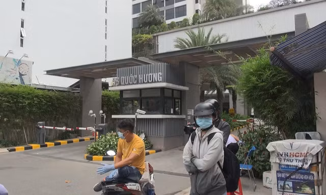 Chung cư ở Thảo Điền bị phong tỏa.