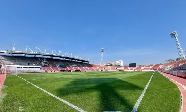 Cận cảnh SVĐ Thammasat: Có thật sân của trận chung kết lượt về AFF Cup 2022 tốt hơn Mỹ Đình?