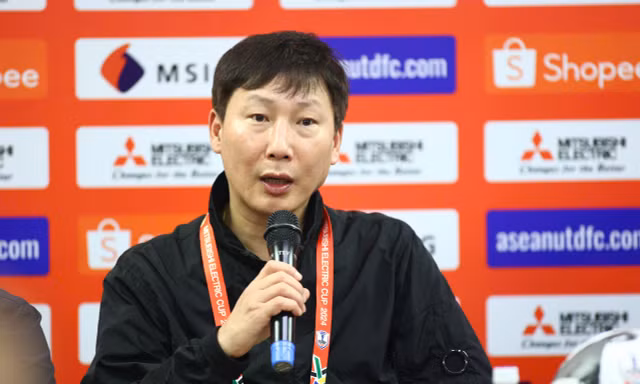 HLV Kim Sang-sik: 'Đội tuyển Việt Nam đã thể hiện sức mạnh của mình trước Thái Lan, và lẽ ra phải thắng cách biệt 2 bàn'