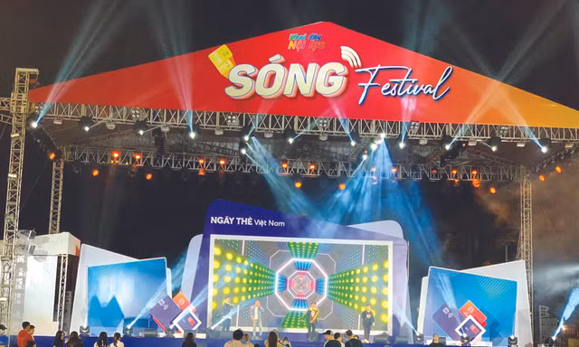 Sân khấu ấn tượng của Sóng Festival
