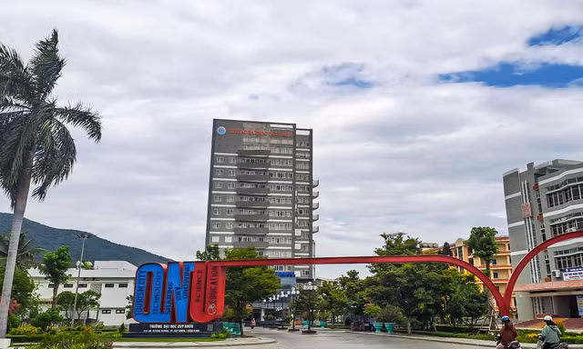 Trường Đại học Quy Nhơn xin lỗi vì 'không khéo léo' ứng xử trên fanpage