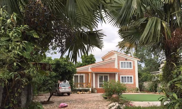 Cận cảnh nhà vườn 1.300m2 tiền tỉ ở ngoại thành của Hồng Đăng