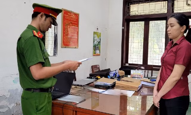 Bà Nguyễn Thị Phương tại cơ quan công an. Ảnh: CA