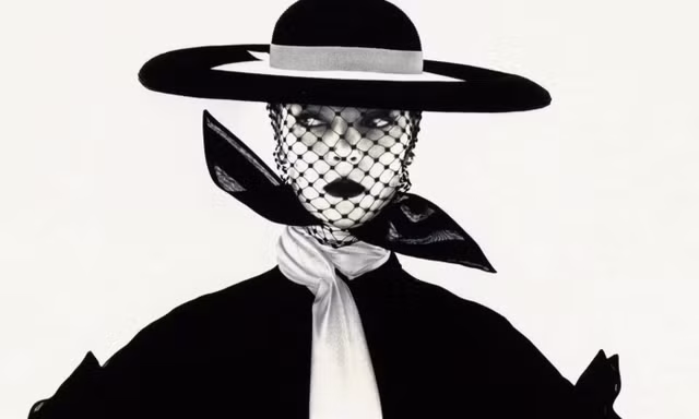 Câu chuyện thú vị đằng sau những bức ảnh huyền thoại của giới thời trang