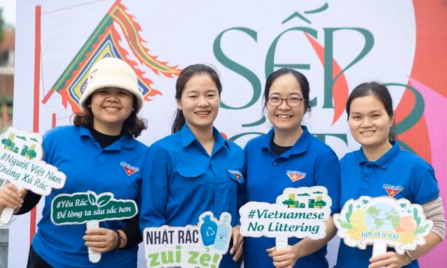 Biến phế liệu thành xe đạp, bàn học tặng học sinh khó khăn