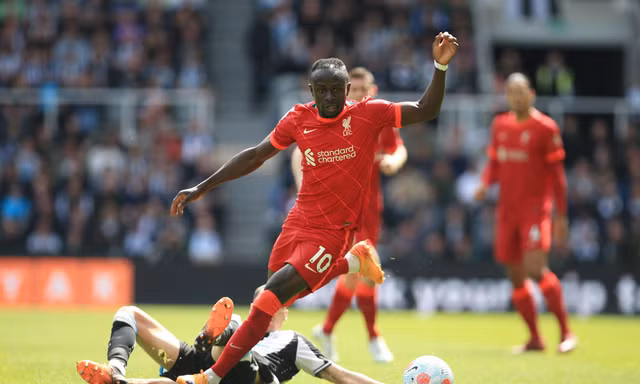 Đánh bại Newcastle 1-0, Liverpool tạm lên đỉnh bảng