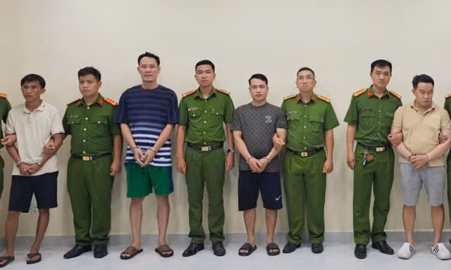 Phá đường dây sản xuất, mua bán dầu nhớt giả quy mô lớn ở TPHCM 