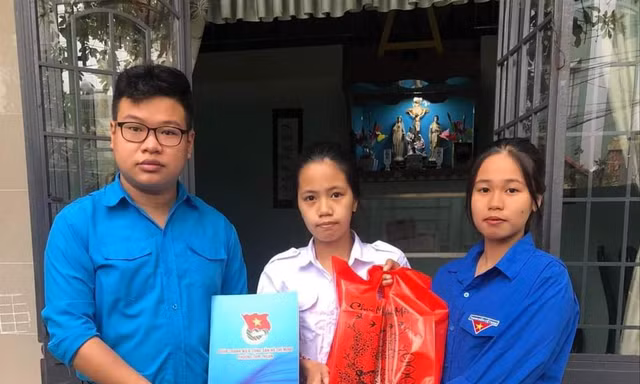 Anh Nguyễn Huy Cường, Phó Chủ tịch Hội LHTN phường Tam Thuận, quận Thanh Khê (Đà Nẵng) tạo ra nhiều sân chơi bổ ích cho trẻ em 