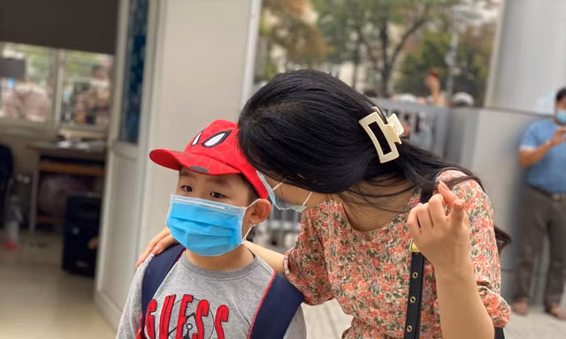 Học sinh tiểu học Hà Nội chưa đi học được bao lâu lại nghỉ vì trở thành F1 