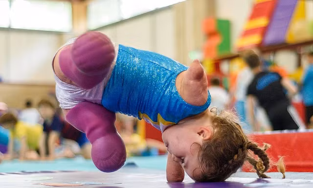 Cô bé mất cả tứ chi khiến thế giới ‘ngả mũ’ 