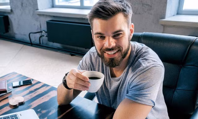 Uống hơn 1 tách cafe mỗi ngày có thể giảm 10% nguy cơ mắc COVID-19.