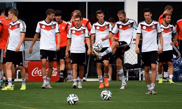 Đừng lóa mắt với Mannschaft!