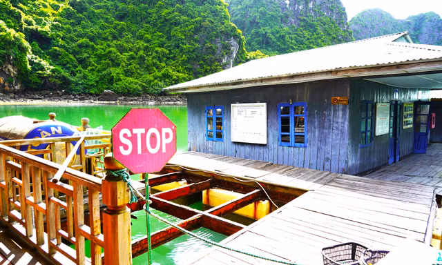 Quảng Ninh lên tiếng vụ làng chài cổ đang chìm dần ở vịnh Hạ Long