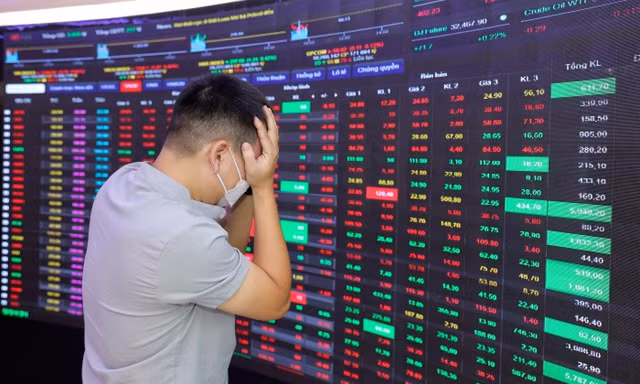 Chứng khoán lao dốc, loạt cổ phiếu nằm sàn
