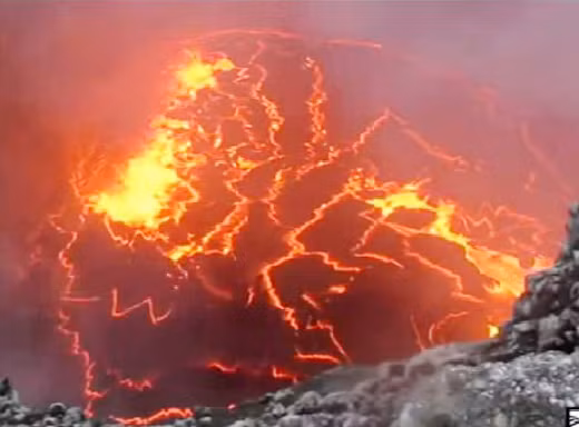 Nham thạch núi lửa sôi sục ở Hawaii