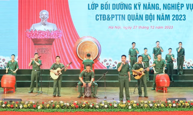 Nâng cao tinh thần và nhiệt huyết cho cán bộ Đoàn áo lính