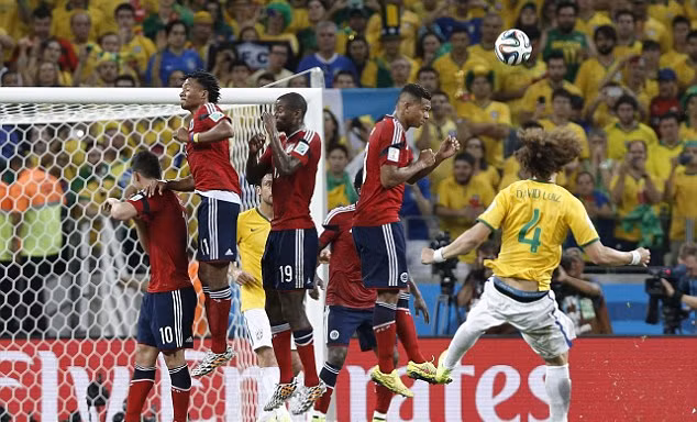 [VIDEO] Brazil – Colombia (2–1): Bàn thắng kinh điển của David Luiz