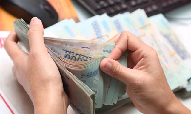 Lãi suất ngân hàng đồng loạt giảm sau cuộc họp ‘nóng' của tân Thống đốc 