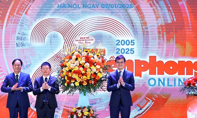 Báo điện tử Tiền Phong nhận Bằng khen của Thủ tướng Chính phủ nhân kỷ niệm 20 năm