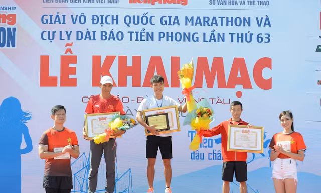 SABECO – NTT Kim cương giải Vô địch quốc gia Marathon và cự ly dài báo Tiền Phong năm 2022