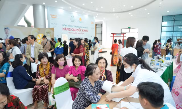 Đồng hành cùng người cao tuổi nâng cao sức khoẻ nhân ngày đột quỵ thế giới