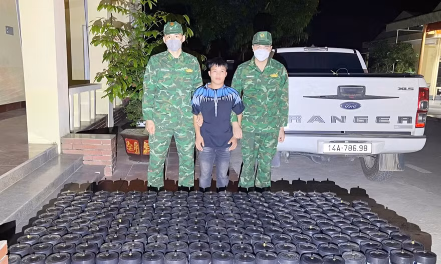 Thuê cửu vạn luồn rừng đưa khí cười qua biên giới