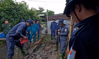 Khai quật 2 vị trí nghi mộ chôn tập thể 12 liệt sĩ