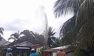 Giếng khoan tại Vĩnh Long phun nước mạnh cao 15 mét, cơ quan chức năng đang kiểm tra nguyên nhân và đề xuất biện pháp an toàn cho người dân.