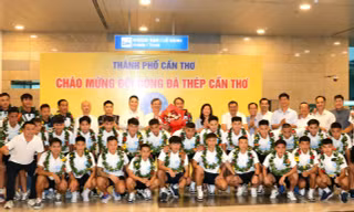 Sau 3 năm vắng bóng, bóng đá chuyên nghiệp trở lại Cần Thơ