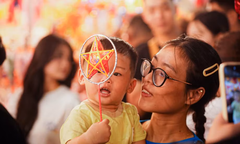 Đón Trung thu tối giản của một gia đình trẻ