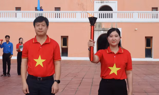 Thiêng liêng lễ chào cờ ‘Tôi yêu tổ quốc tôi’ tại cột cờ Hà Nội – Mũi Cà Mau