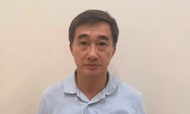 Khởi tố, bắt tạm giam Thứ trưởng Bộ Y tế Trần Văn Thuấn