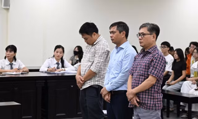 Cựu hiệu trưởng 'ăn chặn' tiền hỗ trợ A80 của gần 1.000 sinh viên bị tuyên án 3 năm tù