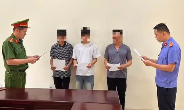 Hỗn chiến từ cuộc nhậu, 3 thanh thiếu niên bị khởi tố