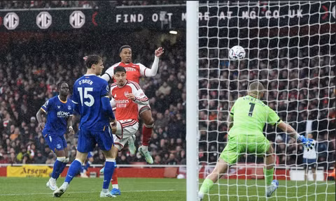Arsenal thắng dễ Everton, vươn lên đồng dẫn đầu Ngoại hạng Anh
