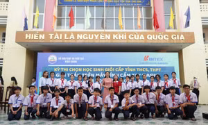 Gần 500 học sinh Kiên Giang tranh tài ở kỳ thi giải Toán trên máy tính cầm tay