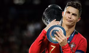 Vô địch ở tuổi 40, Ronaldo lại viết nên chương mới, với những kỷ lục mới