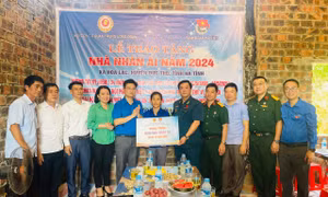 Hội Cựu chiến binh Cơ quan T.Ư Đoàn trao tặng 2 căn nhà ở Hà Tĩnh