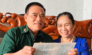 Những bức thư vượt bom đạn và chuyện tình người lính giữa chiến tranh