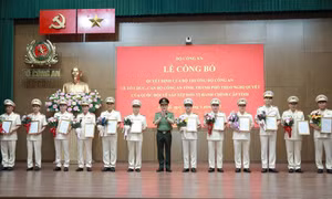 Bộ trưởng Bộ Công an trao quyết định cho 23 Giám đốc công an địa phương sau sáp nhập 