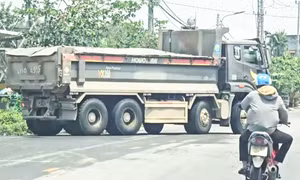 Xe tải tung hoành, đường 200 tỷ ở Đà Nẵng có dấu hiệu xuống cấp sau 1 năm sử dụng