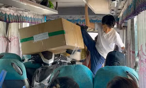 'Chuyến xe bão táp' xuôi miền Tây ngày 25 Tết