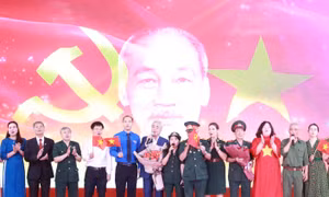 NSND Quang Thọ mang 'cung đàn mùa xuân' tiếp lửa Gen Z