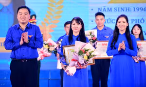 Tuyên dương gia đình trẻ tiêu biểu, thanh niên tiêu biểu