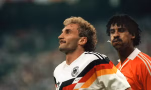 Lịch sử World Cup 1990: Pha 'phun mưa'của Rijkaard phơi bày mối 'thâm thù' Đức - Hà Lan 