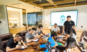  Team Launch Zone thảo luận các vấn đề về khởi nghiệp trong lĩnh vực công nghệ blockchain.