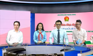 Các đại biểu giao lưu tại chương trình