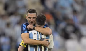 Ai có thể kế thừa áo số 10 của Messi và Argentina sẽ thay thế anh như thế nào?
