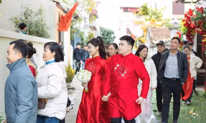 Cô gái Bắc Ninh kể màn rước dâu chưa đầy 1 phút và tấm biển 'lạ' trước cổng